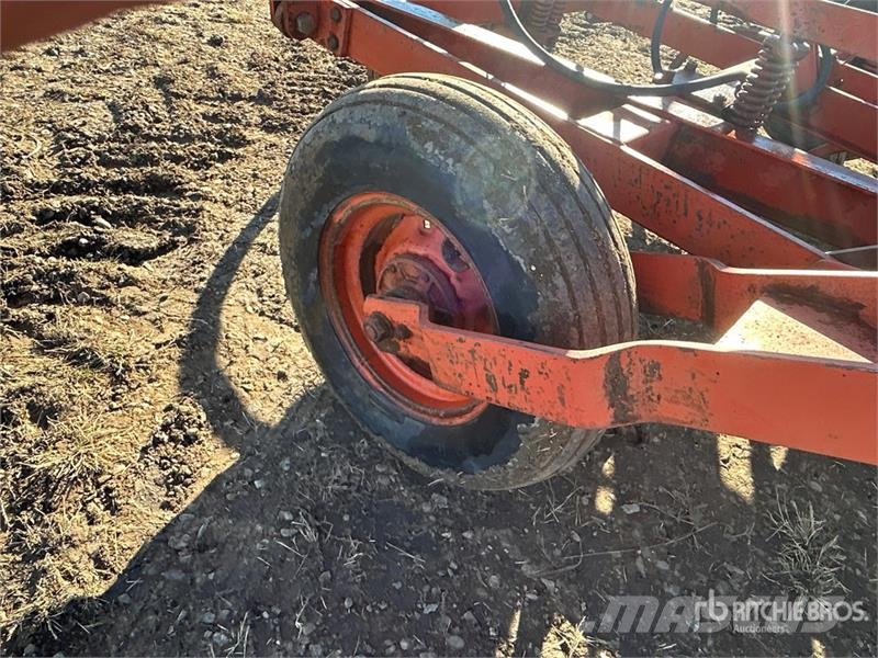  Co-op Implements 203 36 ft Chisel Plow المحراث الحفار
