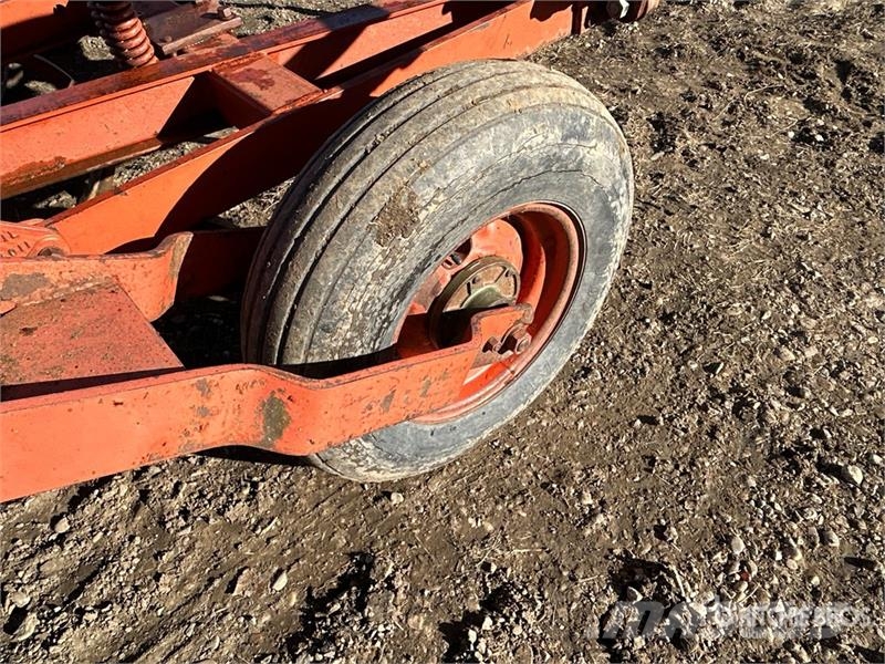  Co-op Implements 203 36 ft Chisel Plow المحراث الحفار