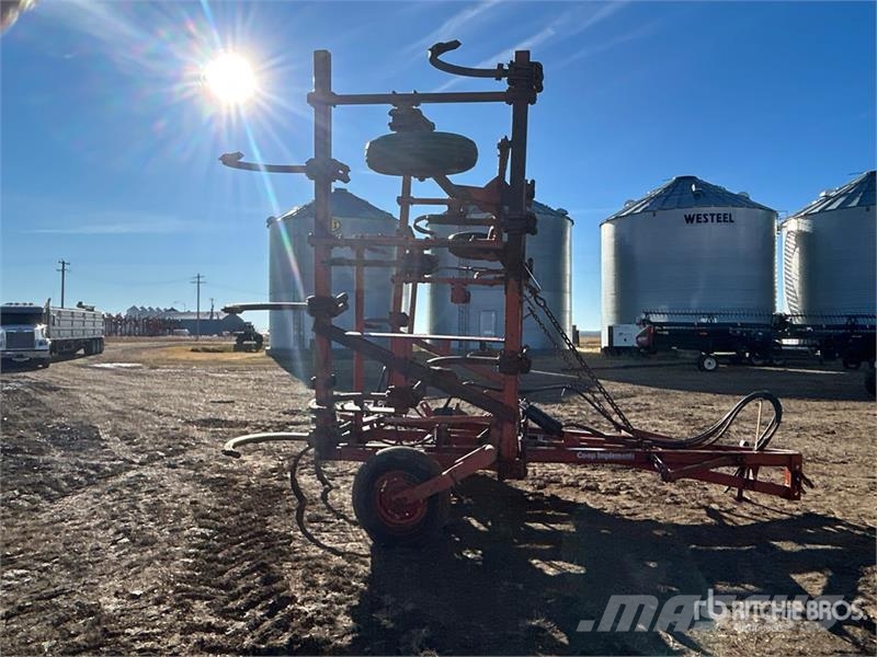  Co-op Implements 203 36 ft Chisel Plow المحراث الحفار