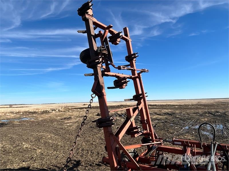  Co-op Implements 203 36 ft Chisel Plow المحراث الحفار