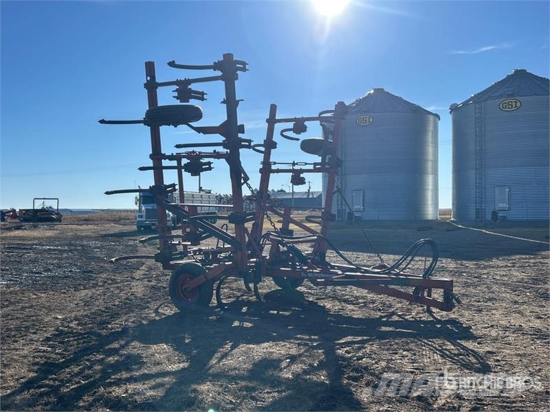  Co-op Implements 203 36 ft Chisel Plow المحراث الحفار