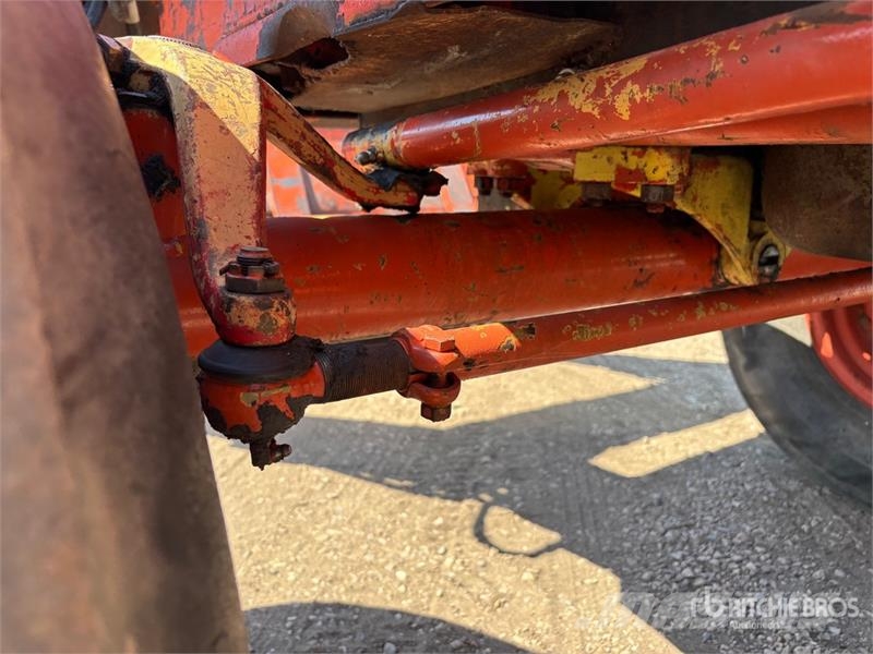 Co-op Implements 800 2WD Tractor Traktori