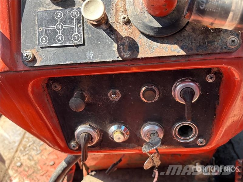 Co-op Implements 800 2WD Tractor Traktori
