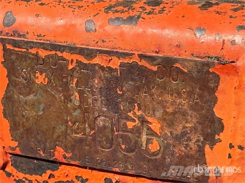 Co-op Implements 800 2WD Tractor Traktori