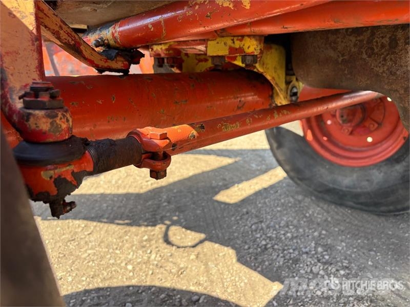 Co-op Implements 800 2WD Tractor Traktori
