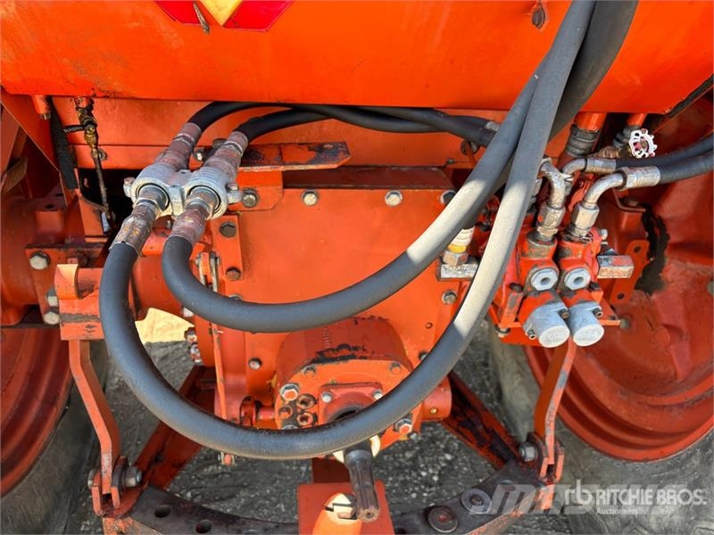 Co-op Implements 800 2WD Tractor Traktori