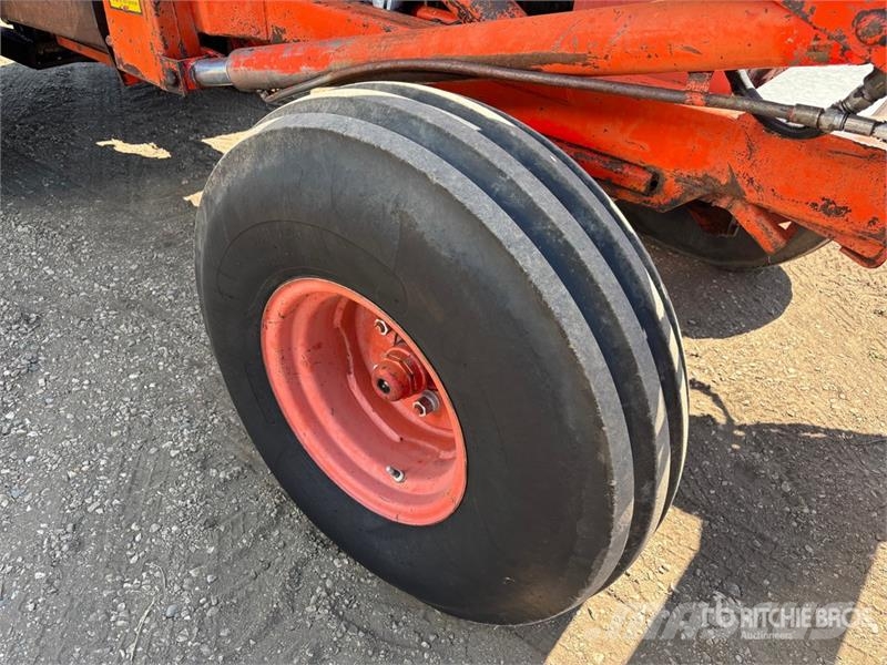 Co-op Implements 800 2WD Tractor Traktori