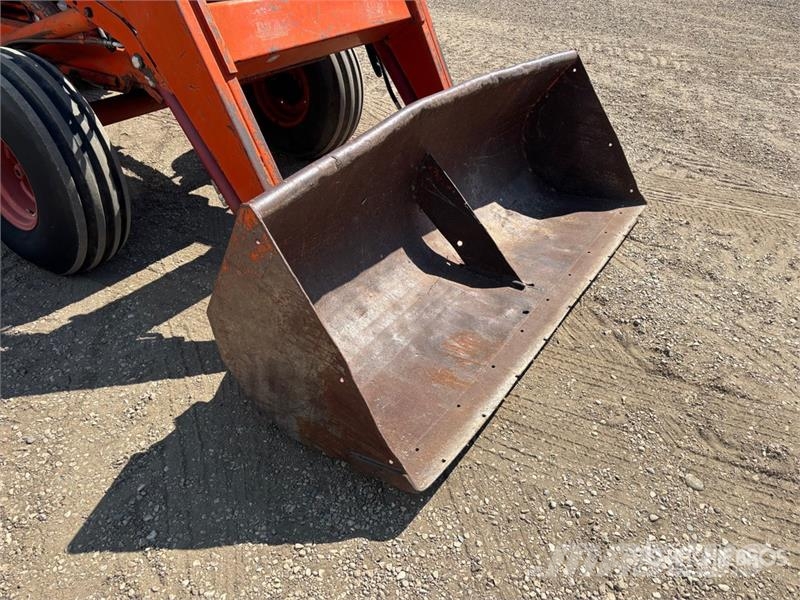 Co-op Implements 800 2WD Tractor Traktori
