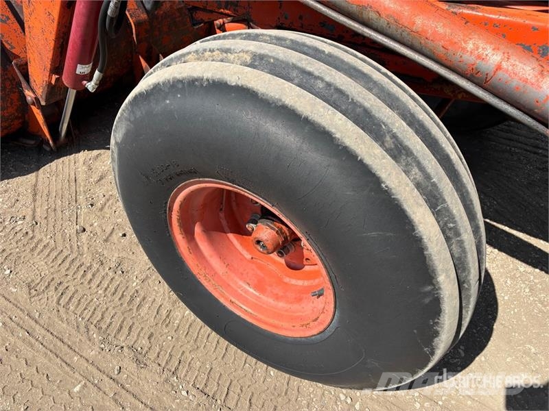 Co-op Implements 800 2WD Tractor Traktori