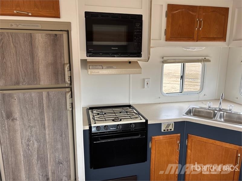  Coachmen Cascade 28 ft T/A Travel Trailer مقطورات أخرى