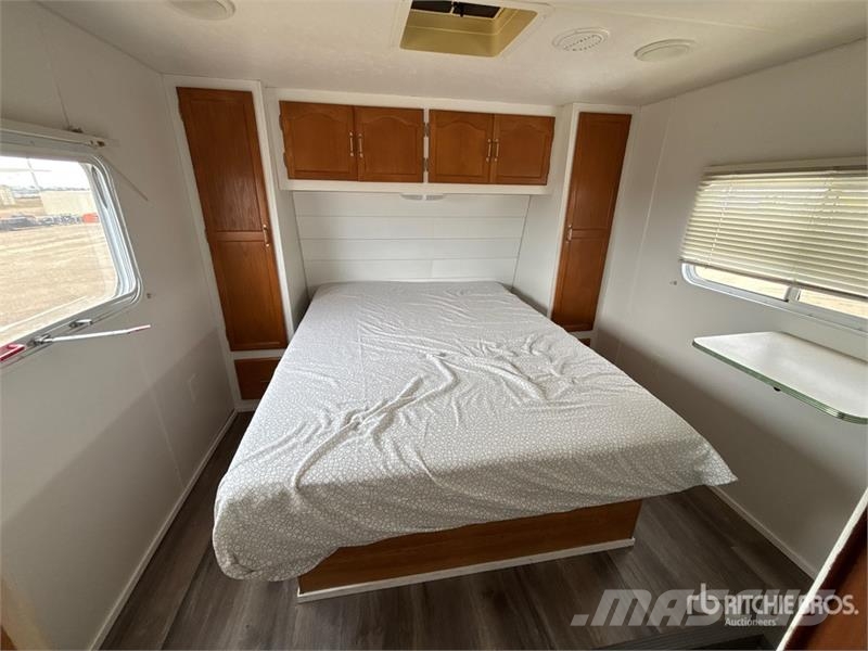  Coachmen Cascade 28 ft T/A Travel Trailer مقطورات أخرى