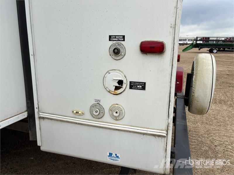  Coachmen Cascade 28 ft T/A Travel Trailer مقطورات أخرى
