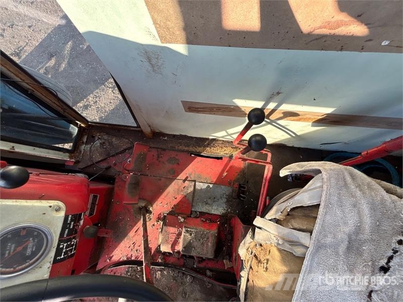 Cockshutt 1850 2WD Tractor الجرارات