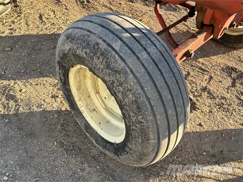 Cockshutt 1850 2WD Tractor الجرارات