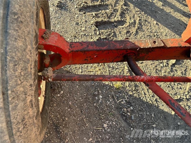 Cockshutt 1855 2WD Tractor الجرارات