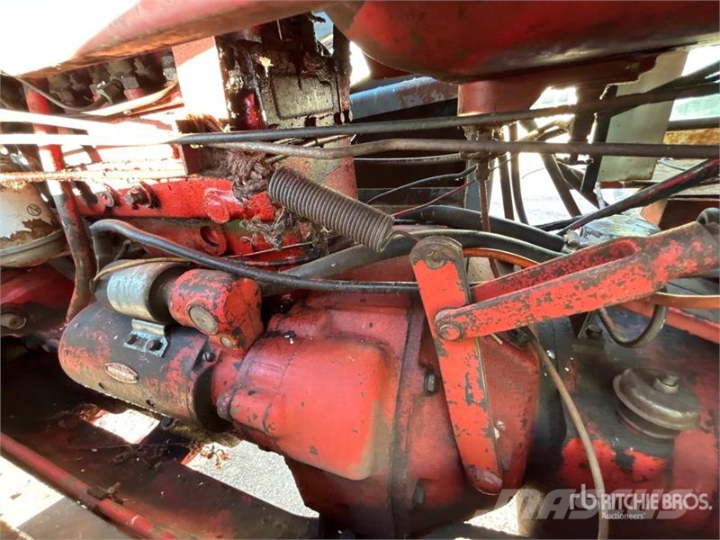 Cockshutt 1855 2WD Tractor الجرارات