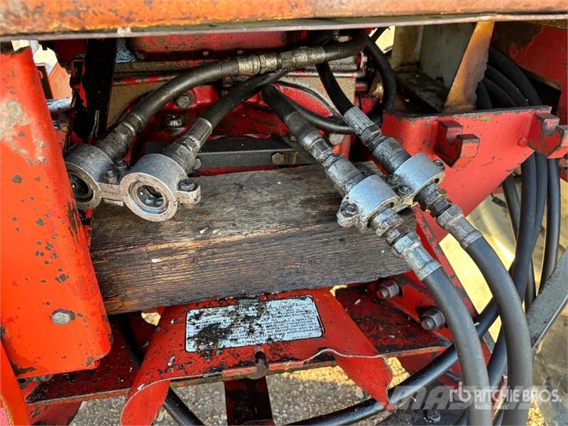 Cockshutt 1855 2WD Tractor الجرارات