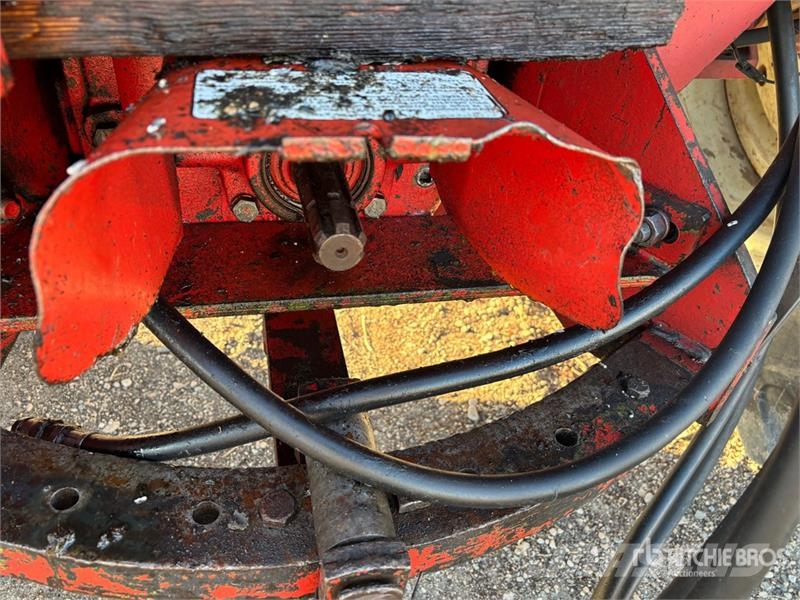 Cockshutt 1855 2WD Tractor الجرارات