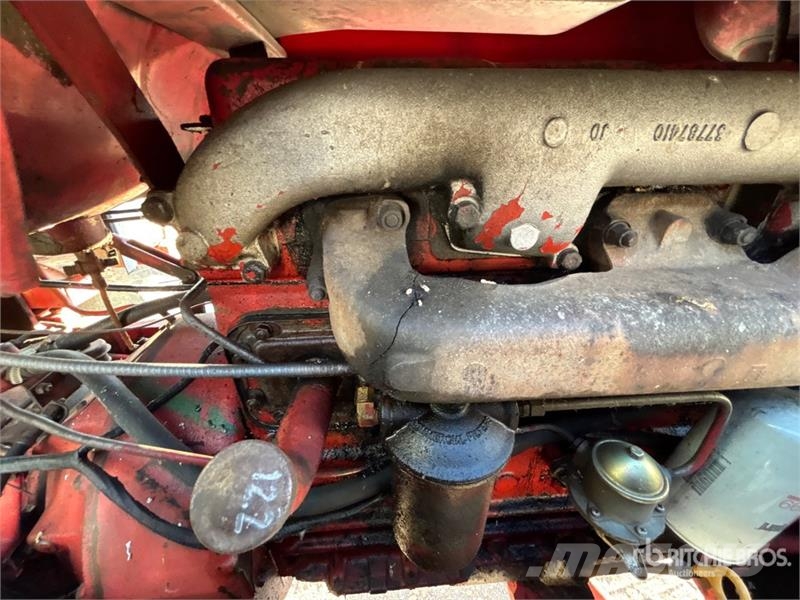 Cockshutt 1855 2WD Tractor الجرارات