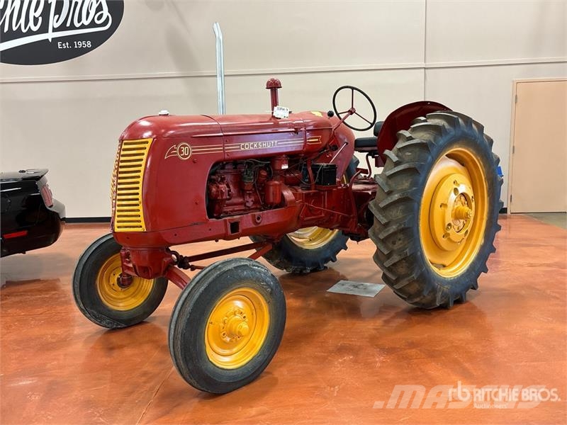 Cockshutt 30 2WD Wide Front Antique Tractor الجرارات