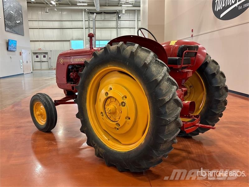 Cockshutt 30 2WD Wide Front Antique Tractor الجرارات