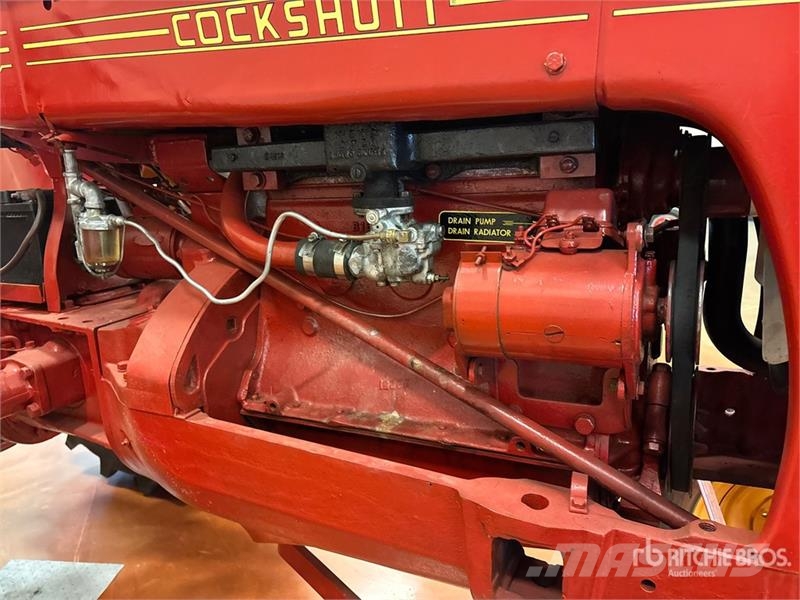Cockshutt 30 2WD Wide Front Antique Tractor الجرارات