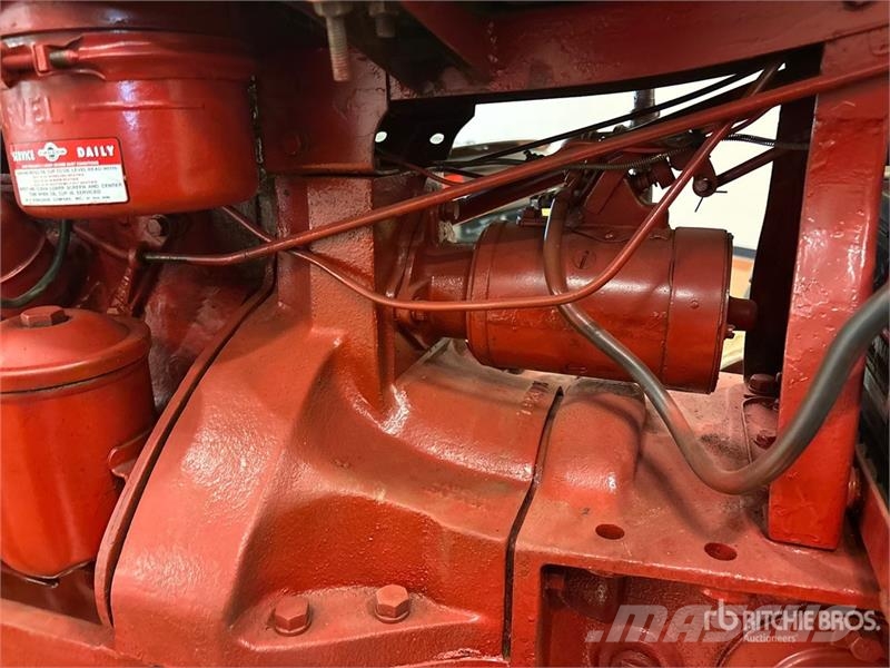 Cockshutt 30 2WD Wide Front Antique Tractor الجرارات