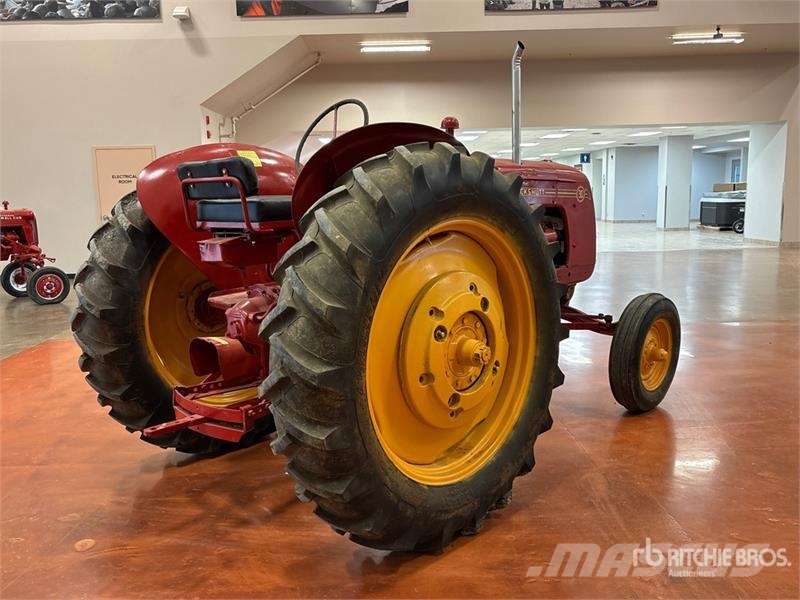 Cockshutt 30 2WD Wide Front Antique Tractor الجرارات