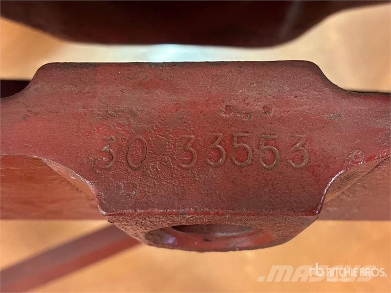 Cockshutt 30 2WD Wide Front Antique Tractor الجرارات