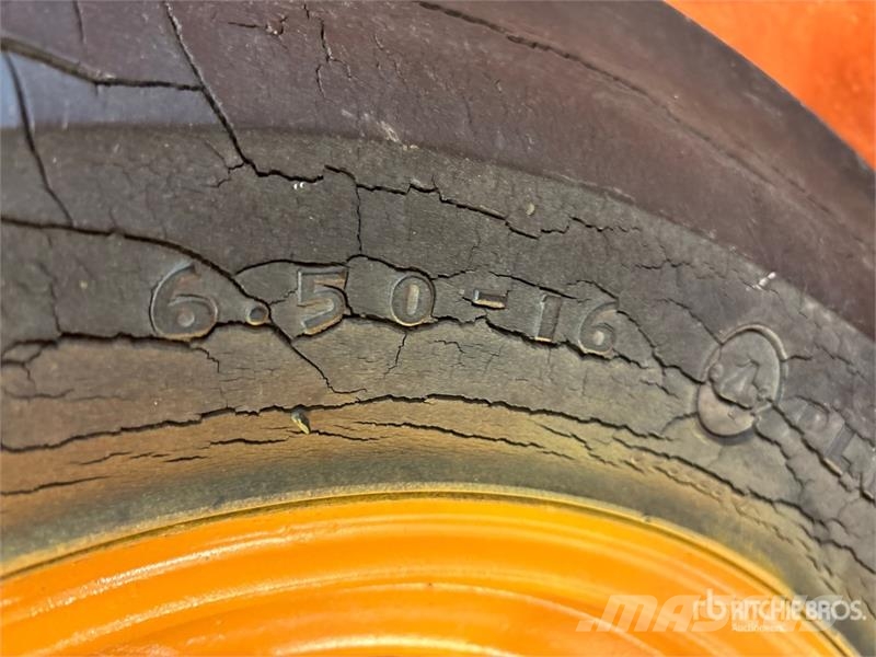 Cockshutt 30 2WD Wide Front Antique Tractor الجرارات