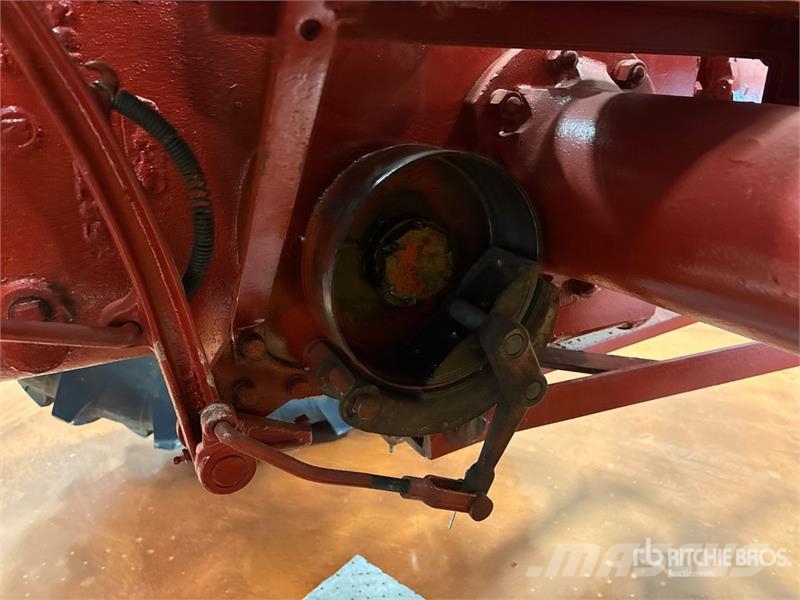 Cockshutt 30 2WD Wide Front Antique Tractor الجرارات