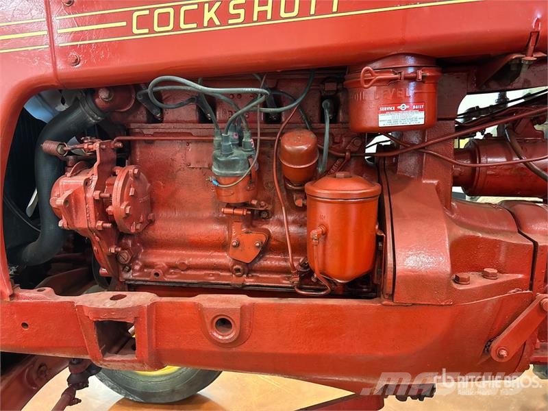 Cockshutt 30 2WD Wide Front Antique Tractor الجرارات