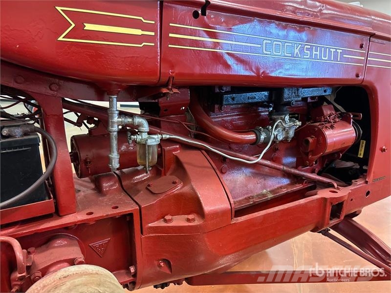 Cockshutt 30 2WD Wide Front Antique Tractor الجرارات