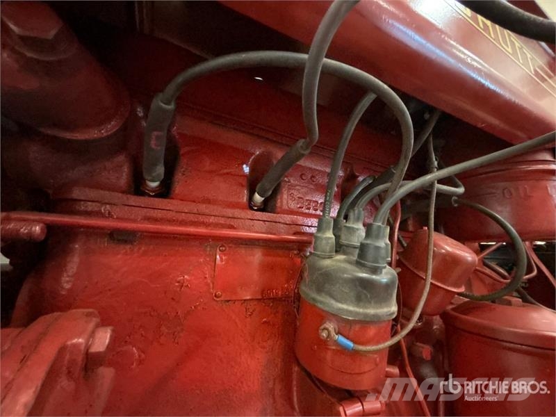 Cockshutt 30 2WD Wide Front Antique Tractor الجرارات