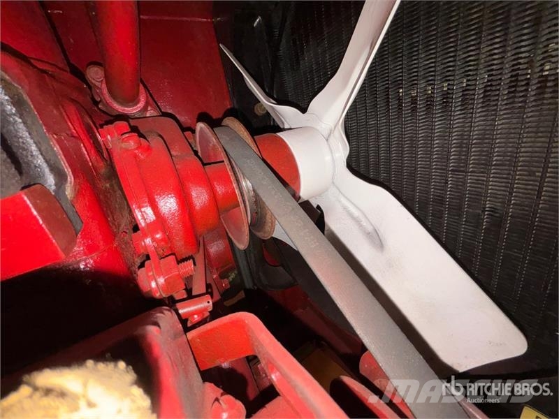 Cockshutt 30 2WD Wide Front Antique Tractor الجرارات