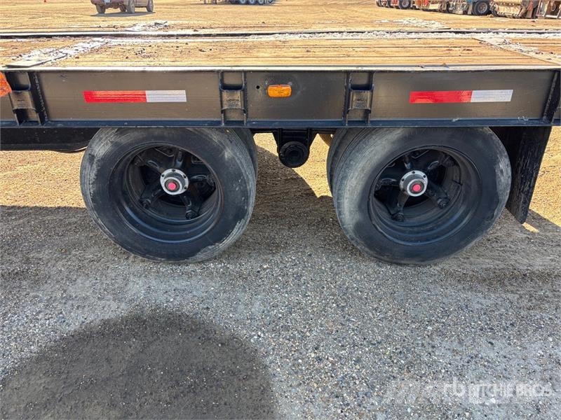 Columbia 34 ft T/A Tilt Deck Trailer Maskinhenger