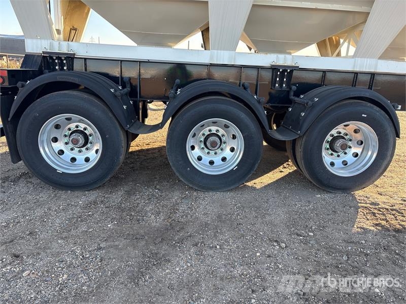 Convey-All CSC1545 40 ft Tri/A Side Dump Seed Tender Trailer 箱式拖车