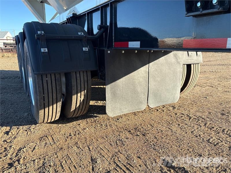 Convey-All CSC1545 40 ft Tri/A Side Dump Seed Tender Trailer 箱式拖车