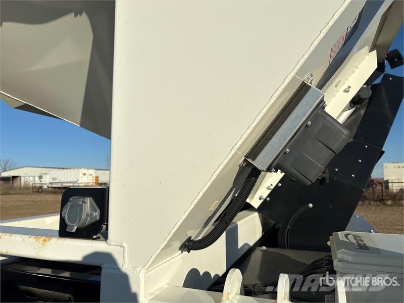 Convey-All CSC1545 40 ft Tri/A Side Dump Seed Tender Trailer 箱式拖车