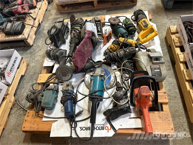 Corded Power Tools, Grinders, Sawzall, Drills, Tri Drugi deli