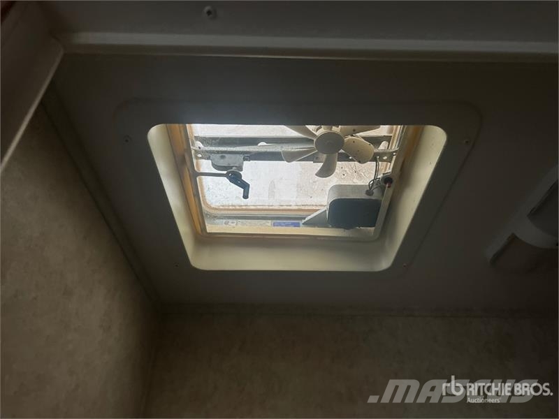 Cougar 29 ft T/A Travel Trailer Andre hengere