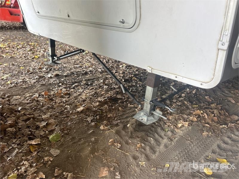 Cougar 29 ft T/A Travel Trailer Andre hengere
