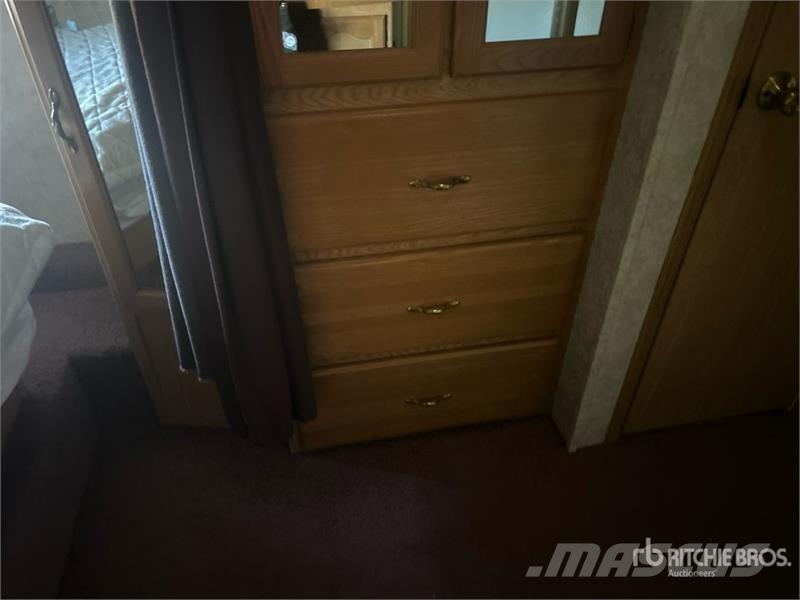 Cougar 29 ft T/A Travel Trailer Andre hengere