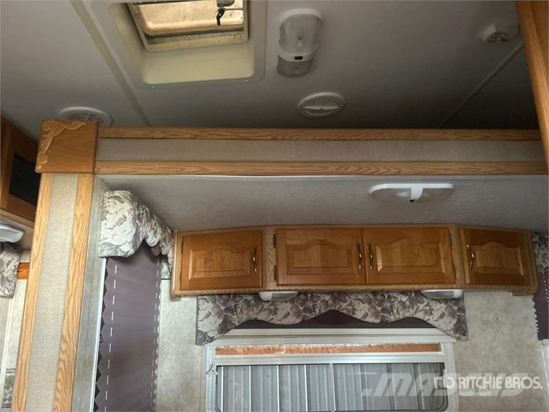 Cougar 29 ft T/A Travel Trailer Andre hengere