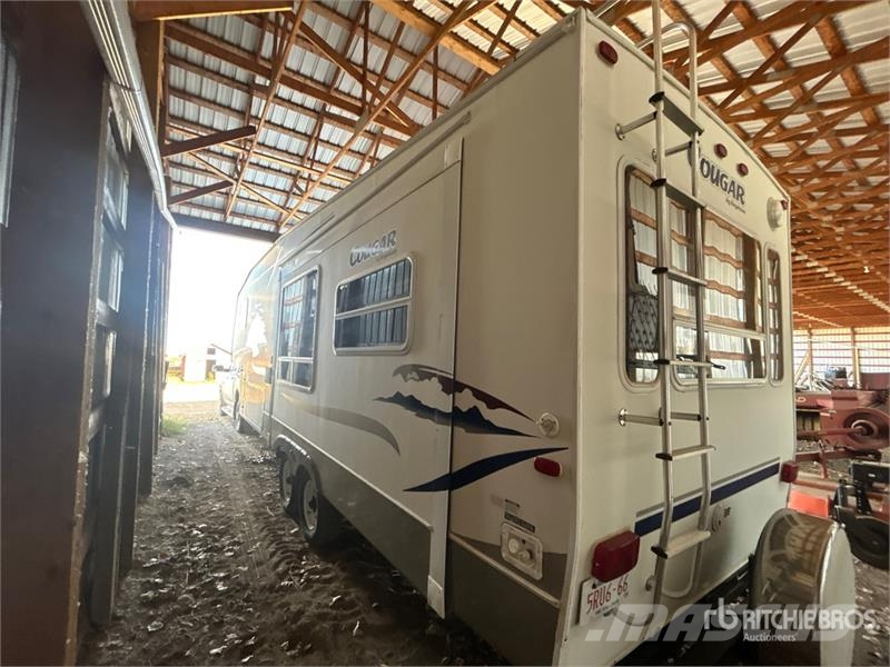 Cougar 29 ft T/A Travel Trailer Andre hengere