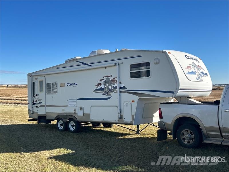 Cougar 29 ft T/A Travel Trailer Andre hengere