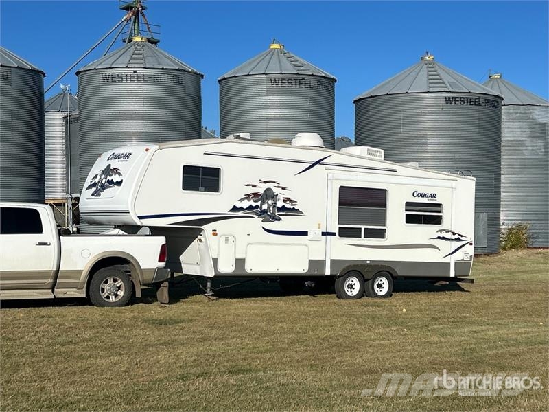 Cougar 29 ft T/A Travel Trailer Andre hengere