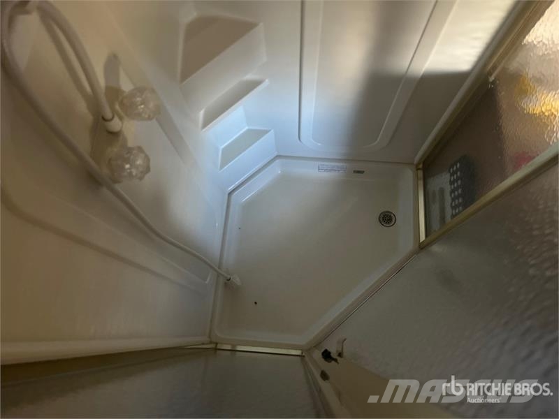 Cougar 29 ft T/A Travel Trailer Andre hengere
