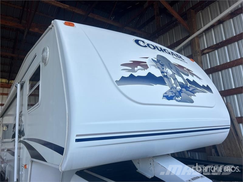 Cougar 29 ft T/A Travel Trailer Andre hengere