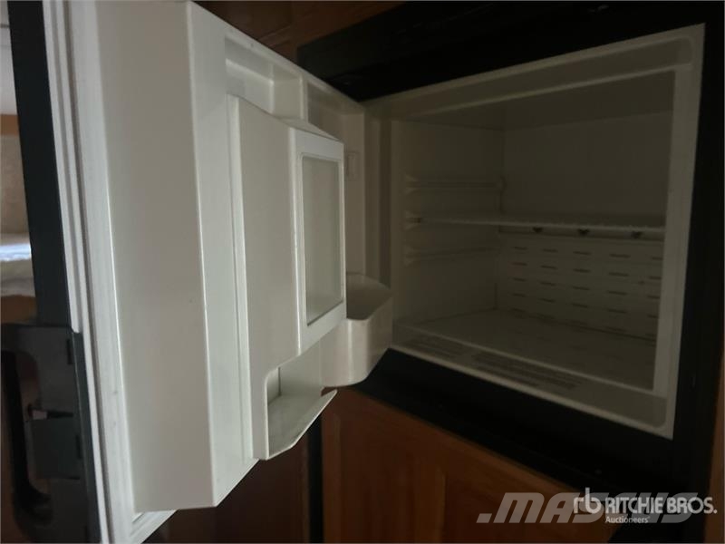 Cougar 29 ft T/A Travel Trailer Andre hengere